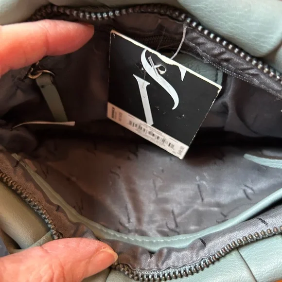 Vera Wang Blue Shoulder Bag NWT with Pleated Design STUNNING - Picture 13 of 16